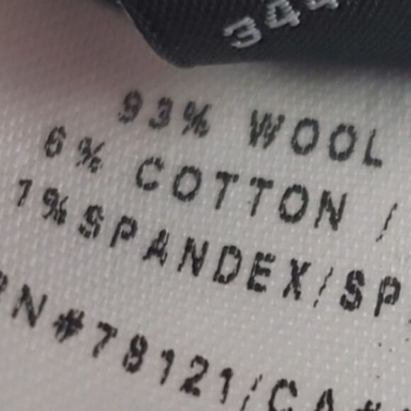 NWT Eileen  Fisher Burgundy Gauzy Wool Pucker Scarf - Picture 3 of 3